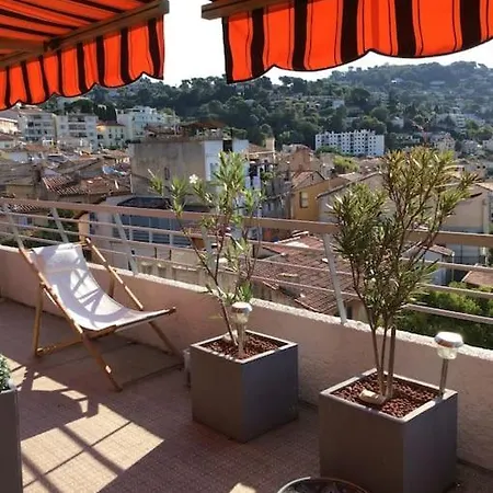 Vue Panoramique Sur La Baie De Cannes *